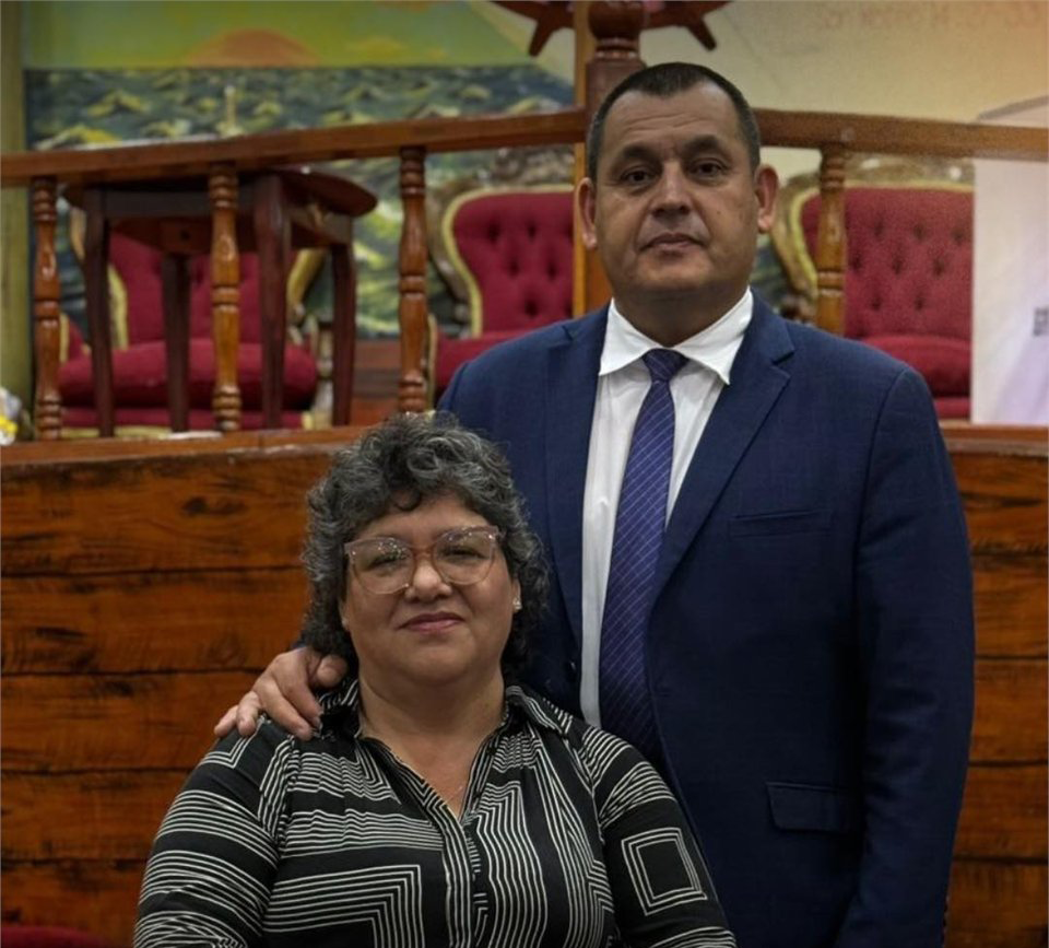 Pastores Luis Muñoz Astorga y Olga Rubio Sequeira